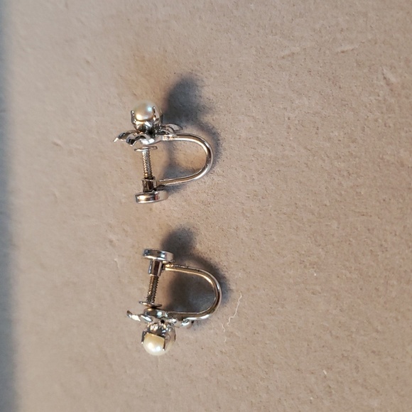 Flower Clip on Earrings - Picture 4 of 8